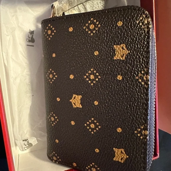 Black Star Pattern Wallet - Picture 2 of 3